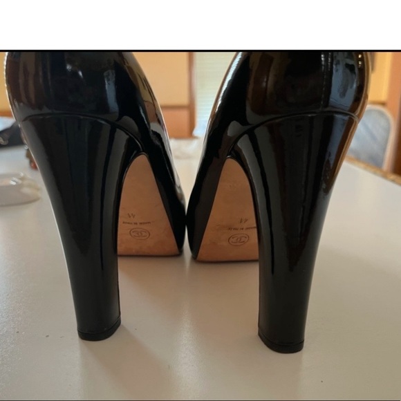 Chanel Chocolate Cap-toe Platform Patent Pumps size 41 - Picture 5 of 5